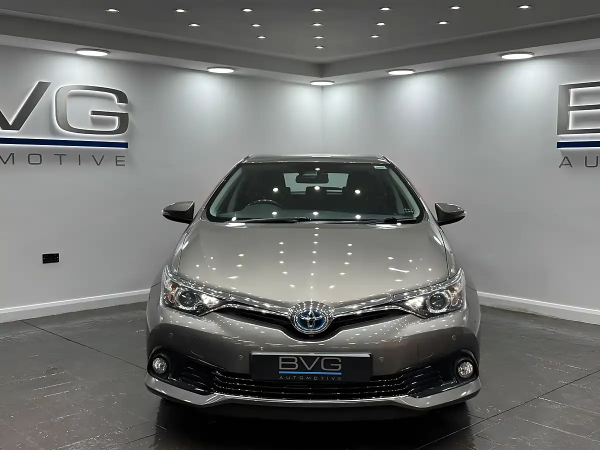 Used 2019 Toyota Auris Icon Tech Bronze - Interior and Exterior details 4