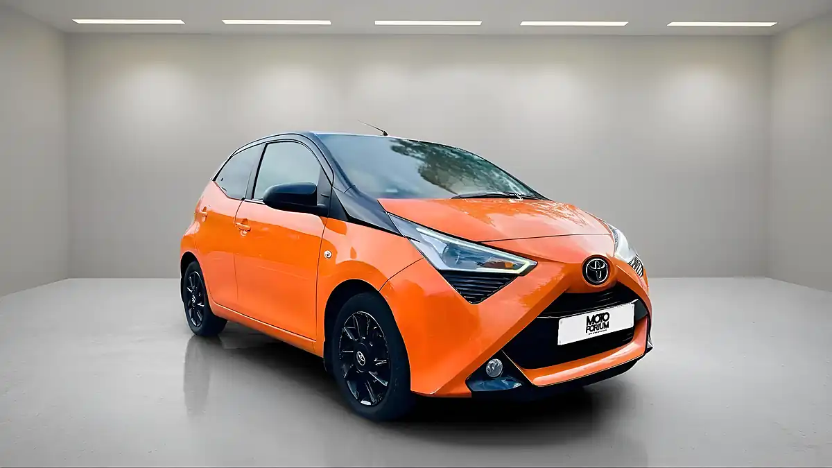 Used 2019 Toyota Aygo X-Cite Orange - Interior and Exterior details 16