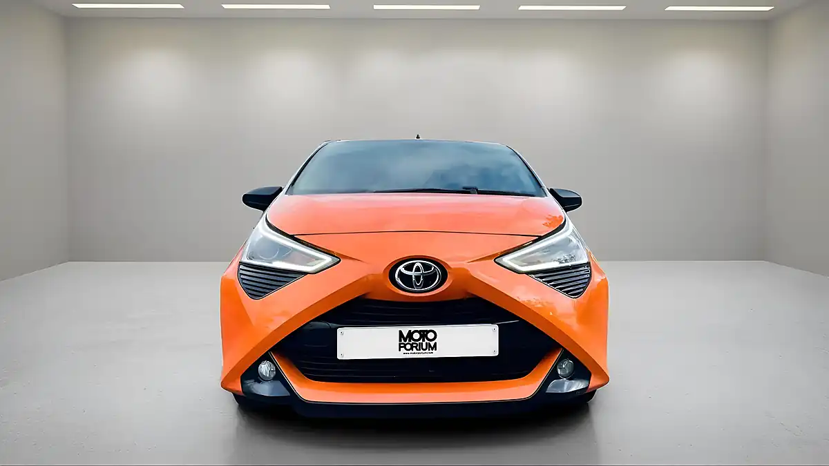 Used 2019 Toyota Aygo X-Cite Orange - Interior and Exterior details 3
