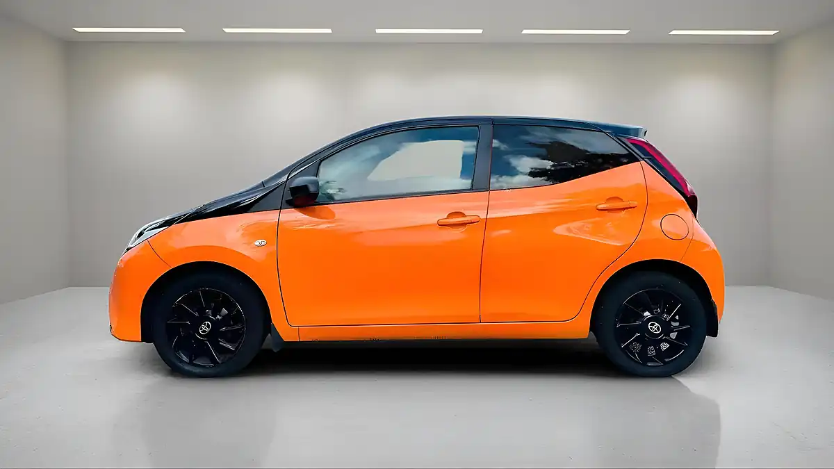 Used 2019 Toyota Aygo X-Cite Orange - Interior and Exterior details 5