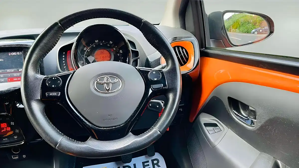 Used 2019 Toyota Aygo X-Cite Orange - Interior and Exterior details 8