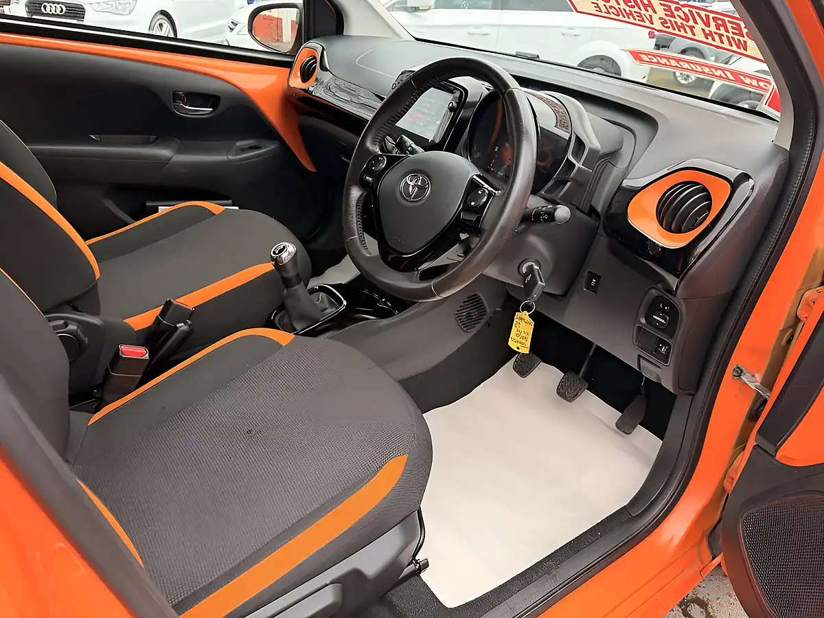 Used 2019 Toyota Aygo X-Cite Orange - Interior and Exterior details 20