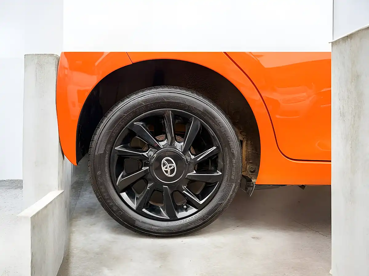 Used 2019 Toyota Aygo X-Cite Orange - Interior and Exterior details 6