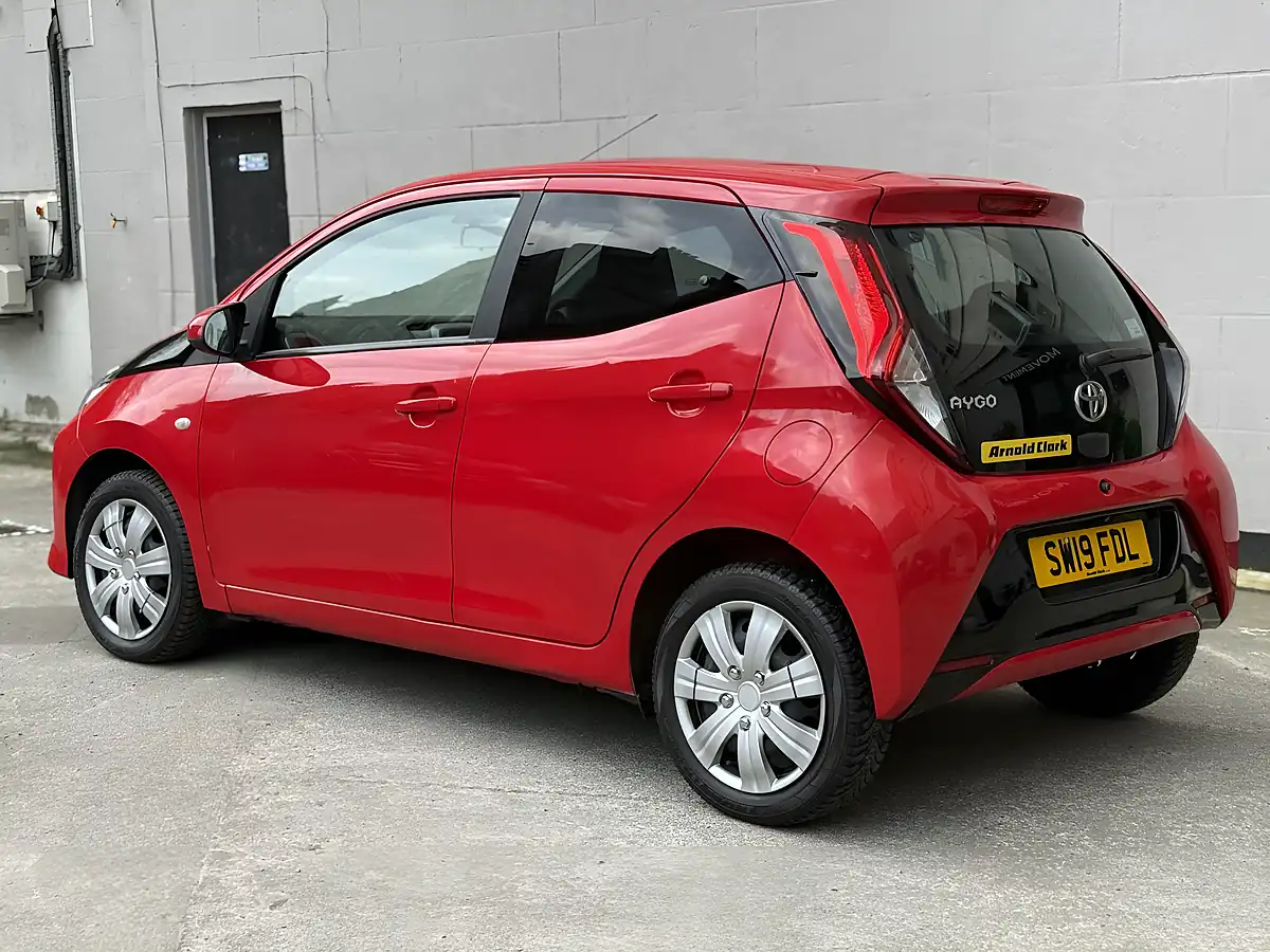Used 2019 Toyota Aygo X-Play Red - Interior and Exterior details 3