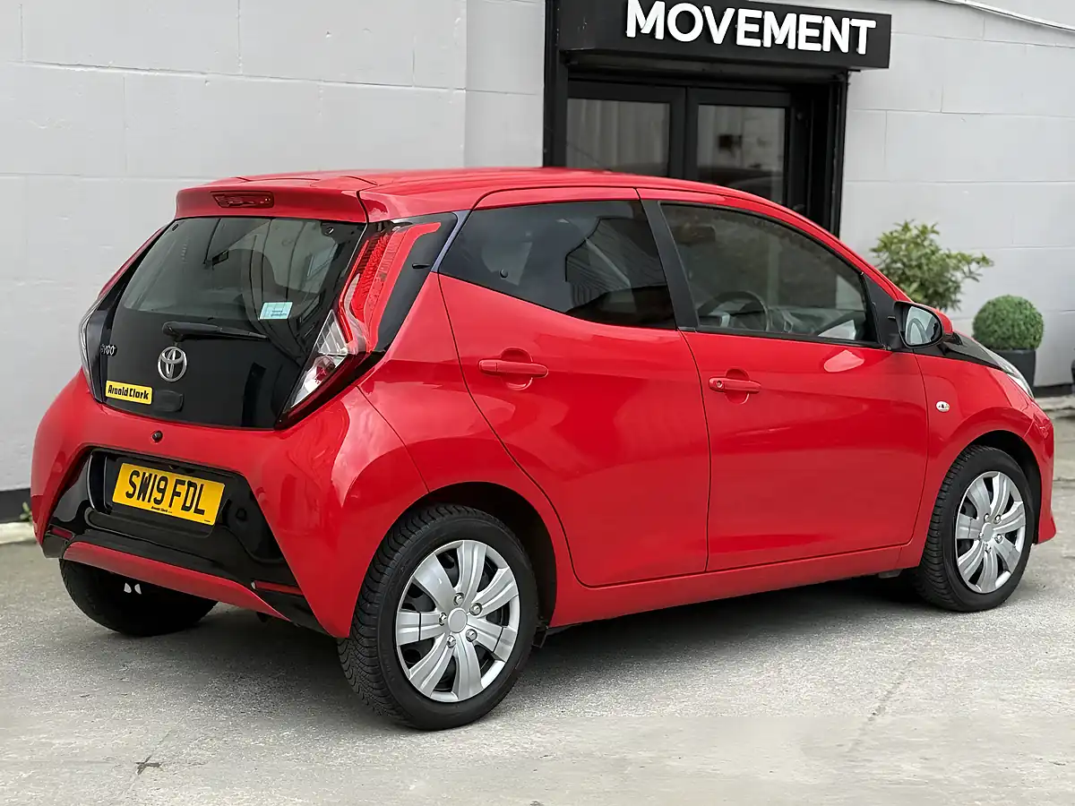 Used 2019 Toyota Aygo X-Play Red - Interior and Exterior details 4