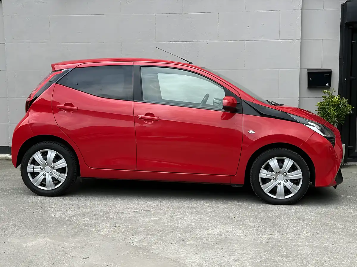 Used 2019 Toyota Aygo X-Play Red - Interior and Exterior details 5
