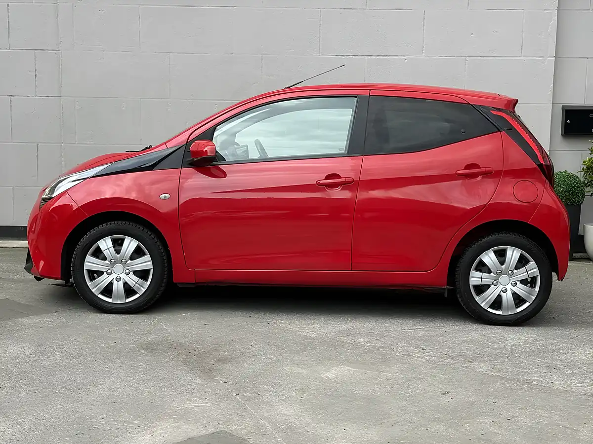 Used 2019 Toyota Aygo X-Play Red - Interior and Exterior details 6