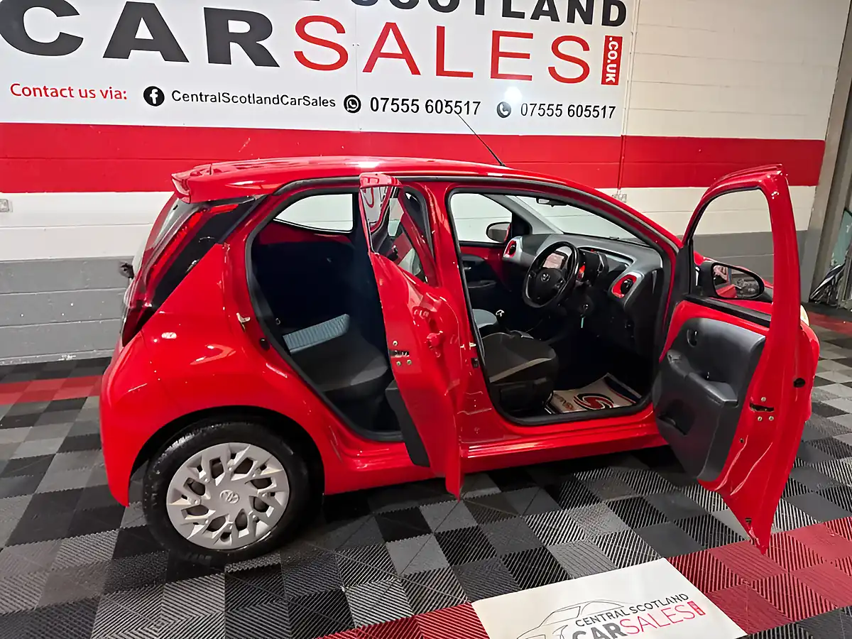 Used 2019 Toyota Aygo X-Play Red - Interior and Exterior details 10