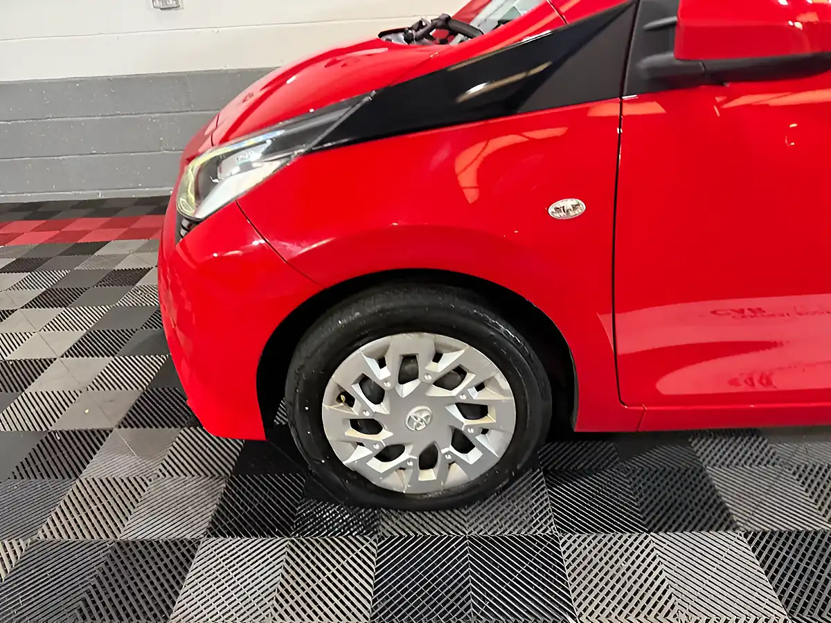Used 2019 Toyota Aygo X-Play Red - Interior and Exterior details 14
