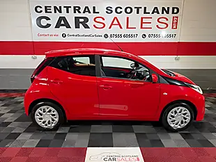 Used 2019 Toyota Aygo X-Play Red - Interior and Exterior details 4