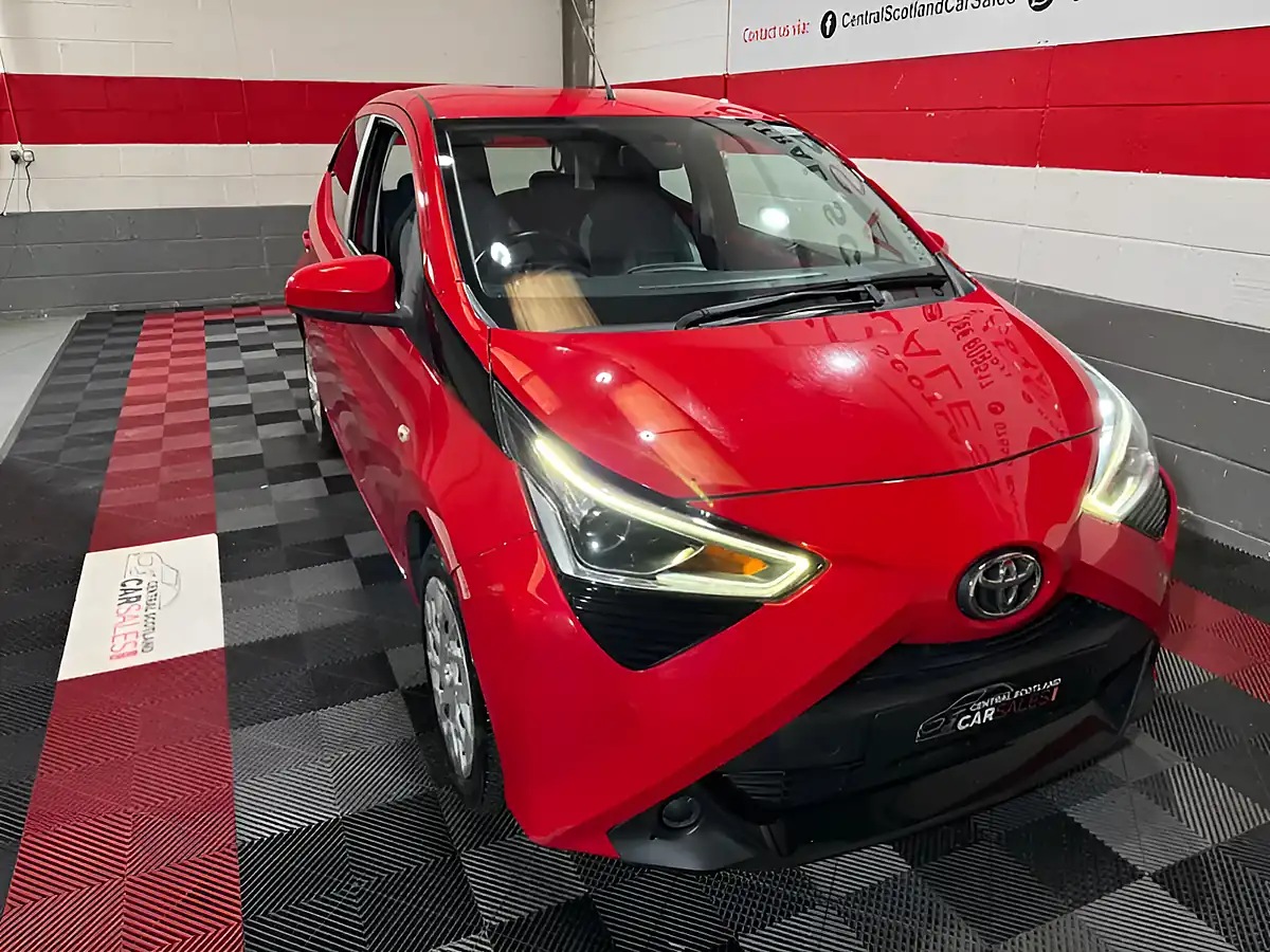 Used 2019 Toyota Aygo X-Play Red - Interior and Exterior details 5