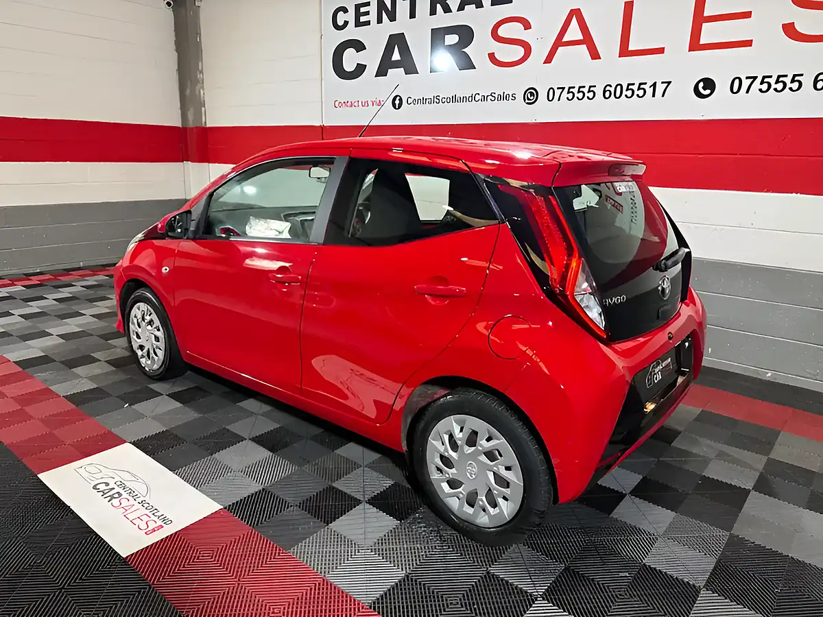 Used 2019 Toyota Aygo X-Play Red - Interior and Exterior details 6