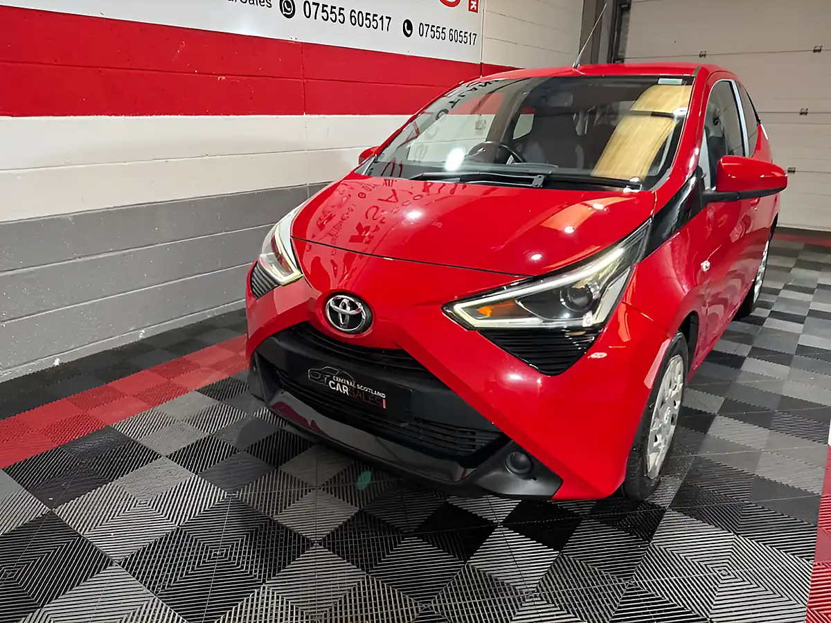 Used 2019 Toyota Aygo X-Play Red - Interior and Exterior details 7