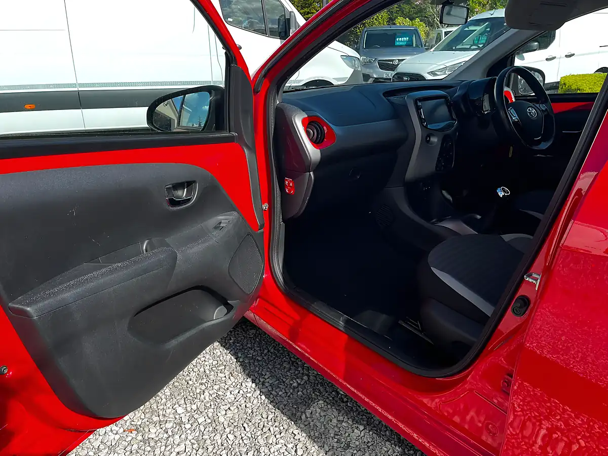 Used 2019 Toyota Aygo X-Play Red - Interior and Exterior details 11