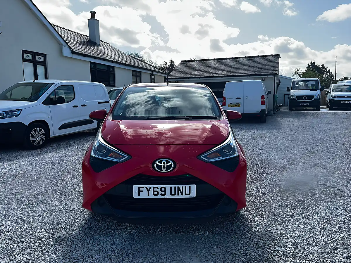 Used 2019 Toyota Aygo X-Play Red - Interior and Exterior details 2