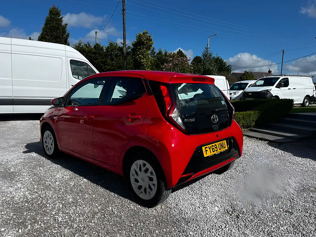 Used 2019 Toyota Aygo X-Play Red - Interior and Exterior details 5