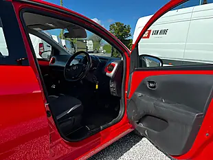 Used 2019 Toyota Aygo X-Play Red - Interior and Exterior details 9