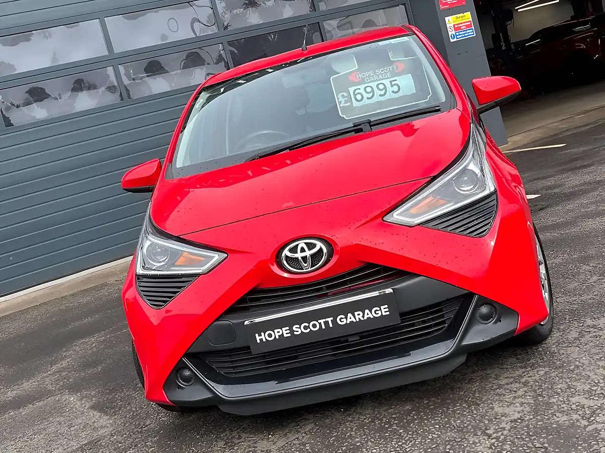 Used 2019 Toyota Aygo X-Play Red - Interior and Exterior details 10