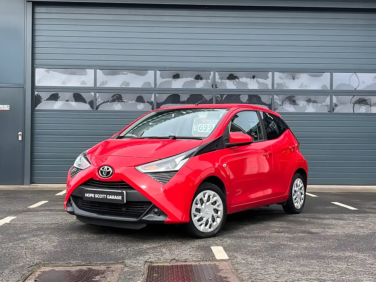 Used 2019 Toyota Aygo X-Play Red - Interior and Exterior details 12