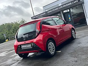 Used 2019 Toyota Aygo X-Play Red - Interior and Exterior details 16