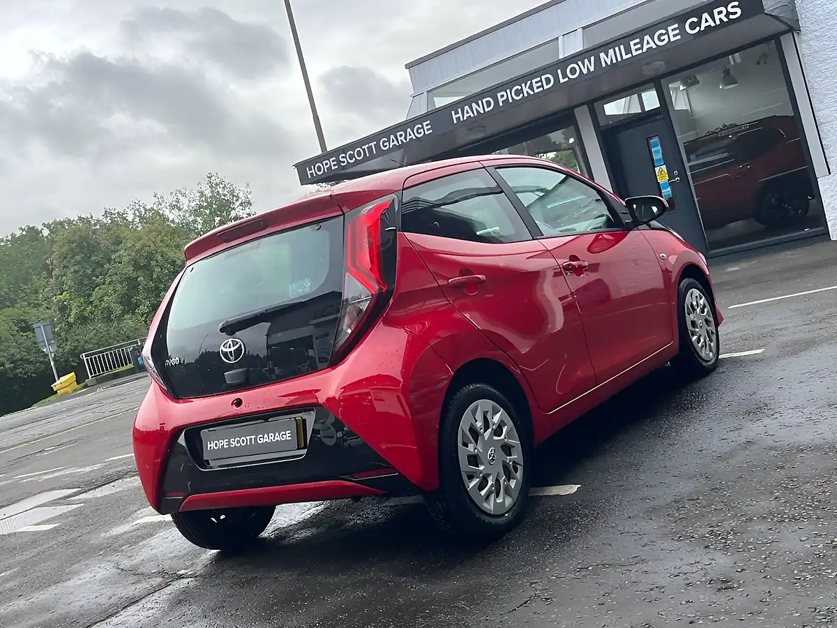 Used 2019 Toyota Aygo X-Play Red - Interior and Exterior details 16