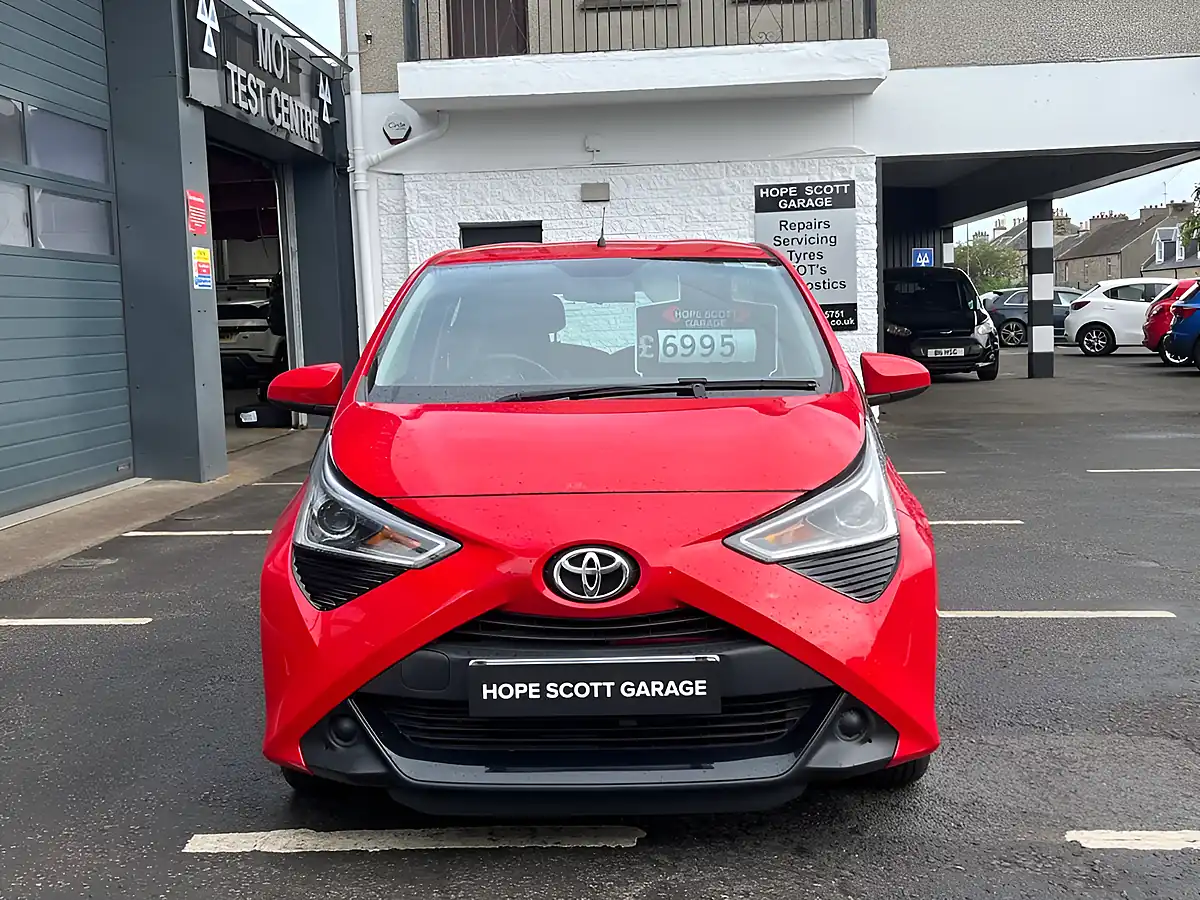 Used 2019 Toyota Aygo X-Play Red - Interior and Exterior details 3