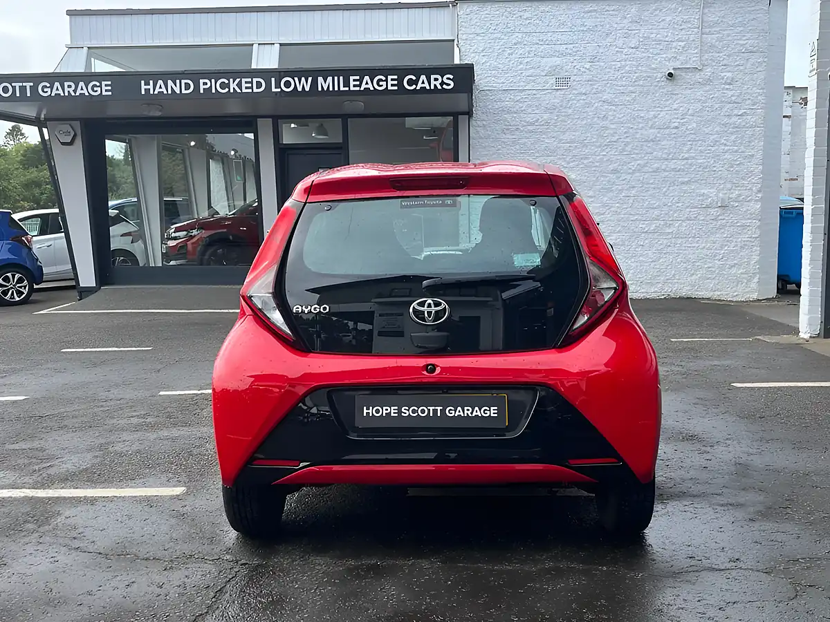 Used 2019 Toyota Aygo X-Play Red - Interior and Exterior details 5