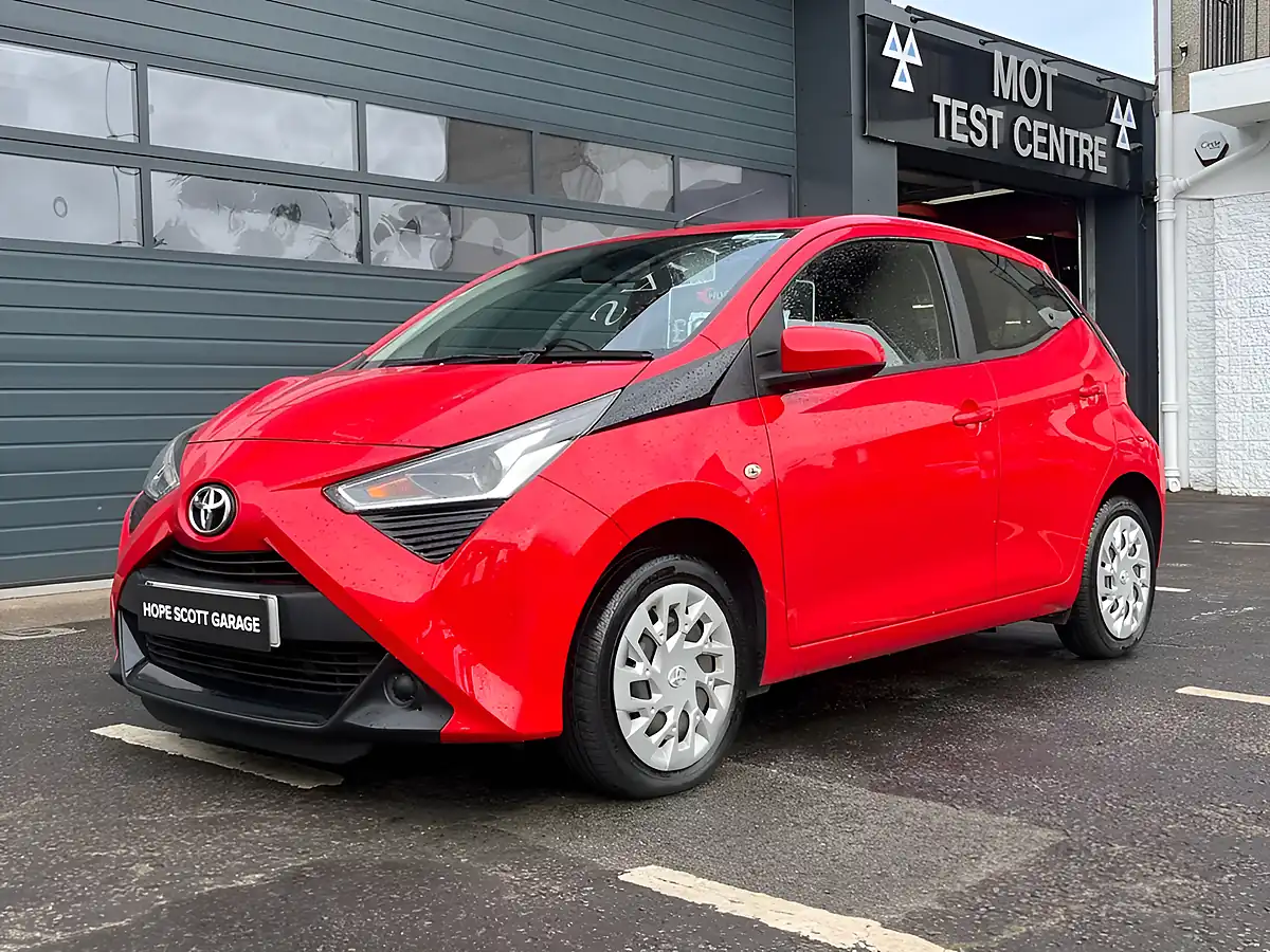 Used 2019 Toyota Aygo X-Play Red - Interior and Exterior details 6