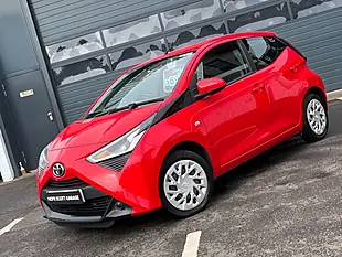 Used 2019 Toyota Aygo X-Play Red - Interior and Exterior details 8