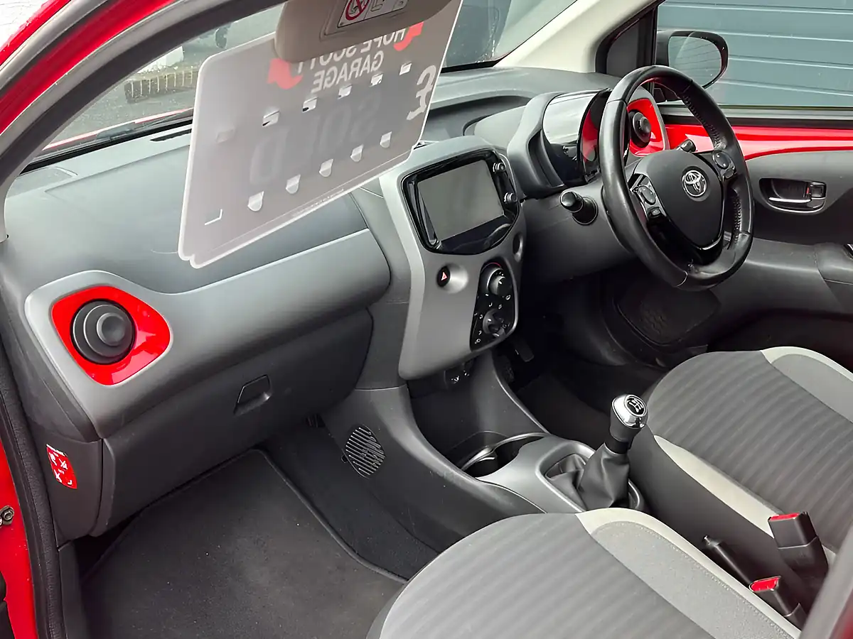 Used 2019 Toyota Aygo X-Play Red - Interior and Exterior details 9