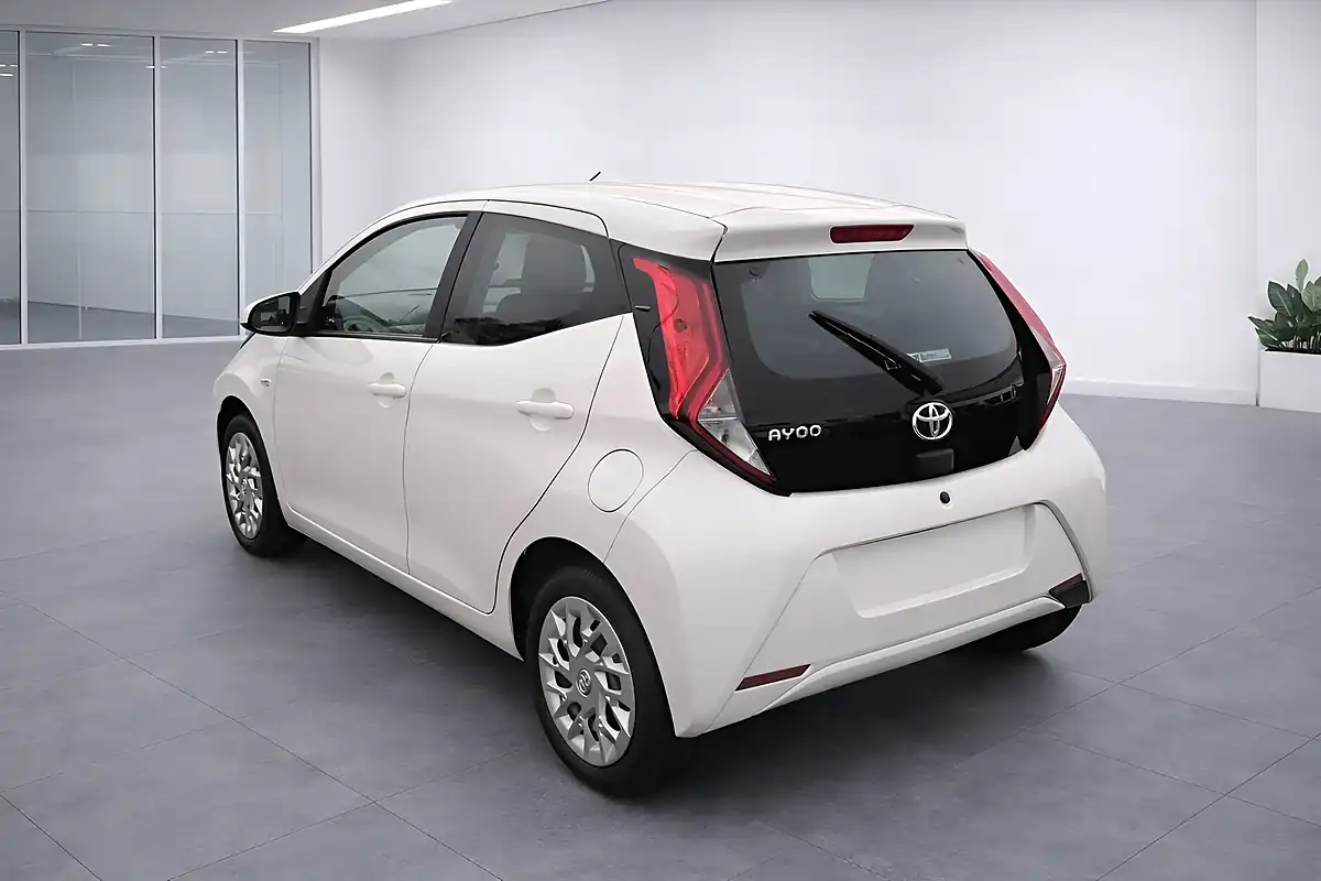 Used 2019 Toyota Aygo X-Play White - Interior and Exterior details 4