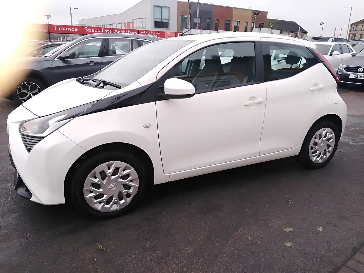 Used 2019 Toyota Aygo X-Play White - Interior and Exterior details 5