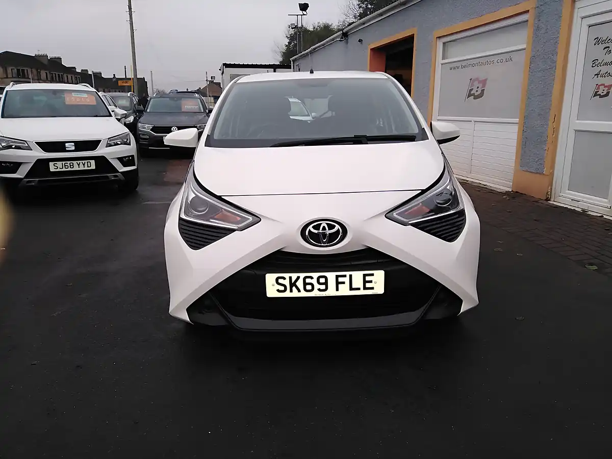 Used 2019 Toyota Aygo X-Play White - Interior and Exterior details 7
