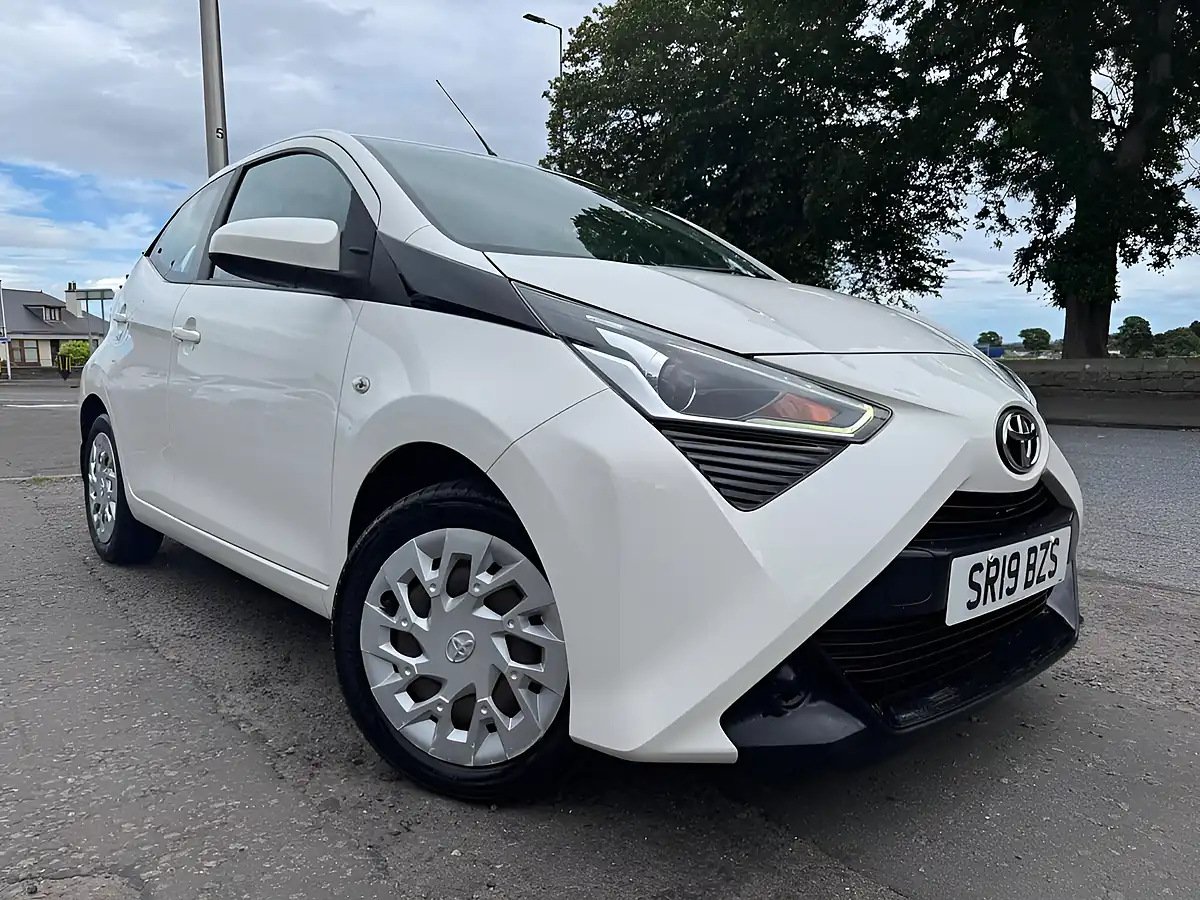 Used 2019 Toyota Aygo X-Play White - Front View