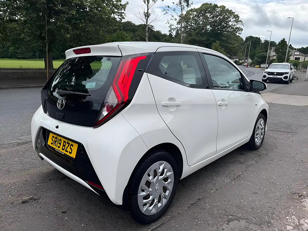 Used 2019 Toyota Aygo X-Play White - Interior and Exterior details 4