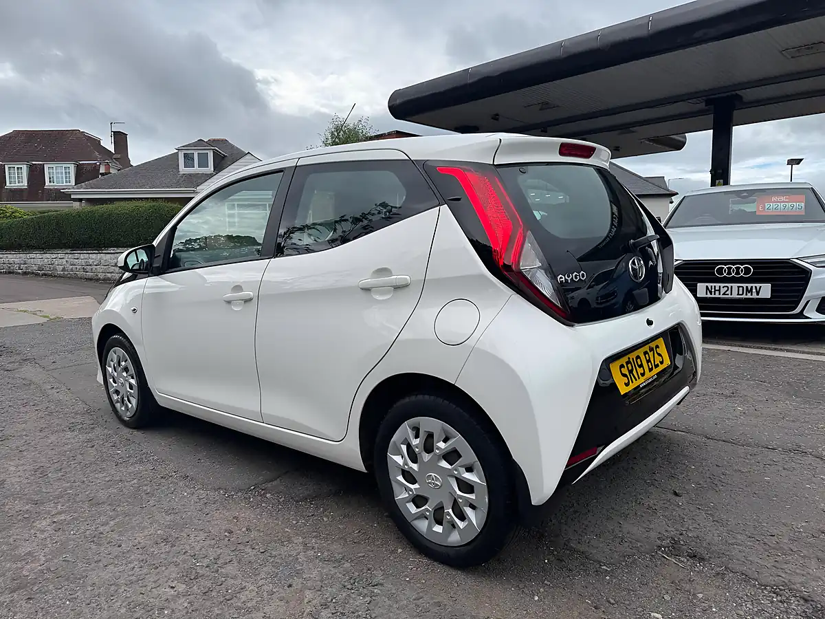 Used 2019 Toyota Aygo X-Play White - Interior and Exterior details 5