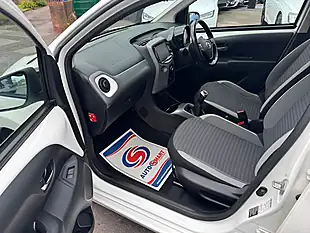 Used 2019 Toyota Aygo X-Play White - Interior and Exterior details 6