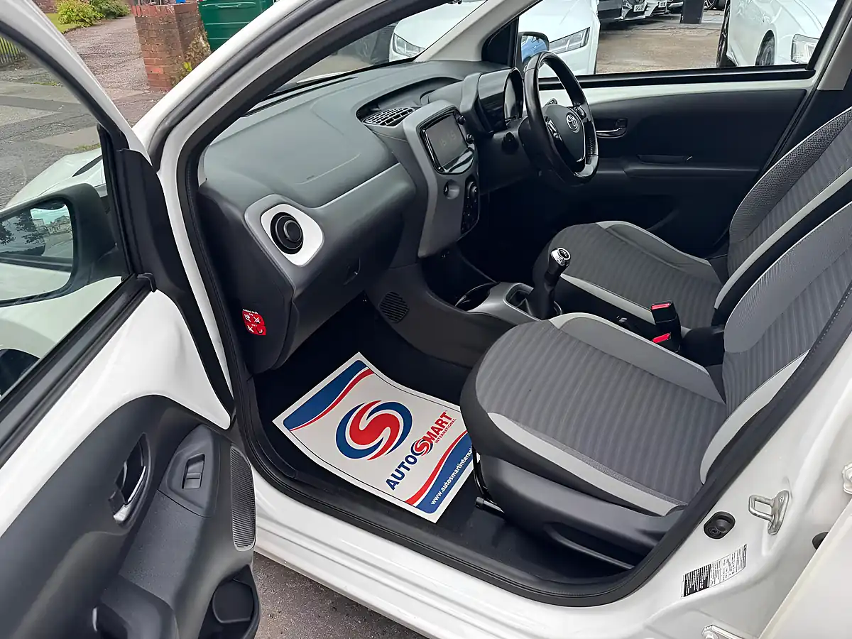 Used 2019 Toyota Aygo X-Play White - Interior and Exterior details 6