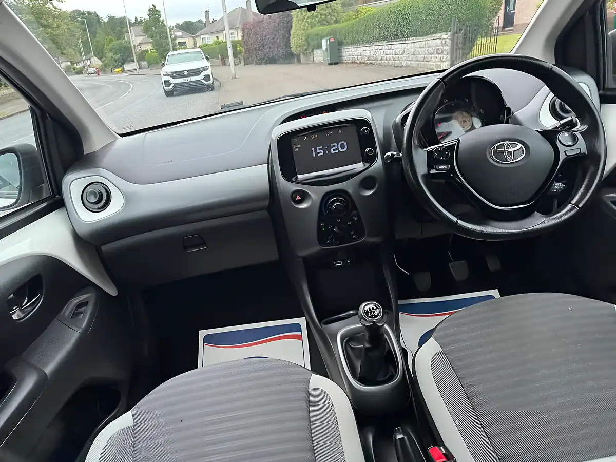 Used 2019 Toyota Aygo X-Play White - Interior and Exterior details 8
