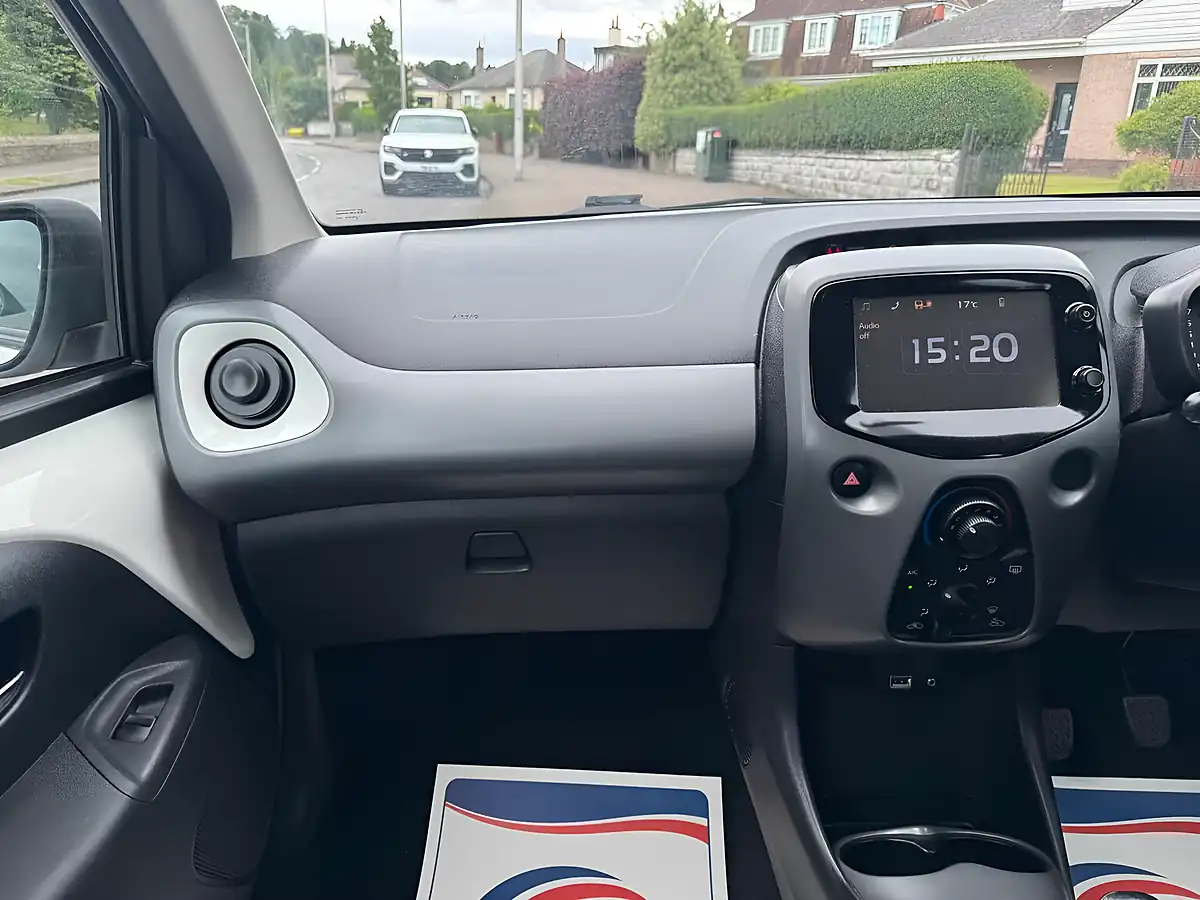 Used 2019 Toyota Aygo X-Play White - Interior and Exterior details 9