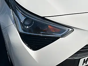 Used 2019 Toyota Aygo X-Play White - Interior and Exterior details 11