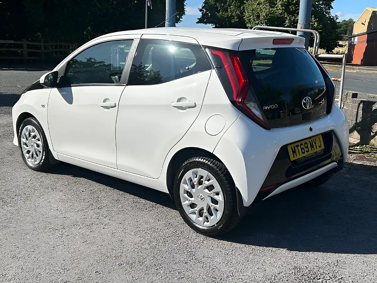 Used 2019 Toyota Aygo X-Play White - Interior and Exterior details 5