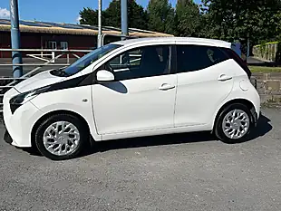 Used 2019 Toyota Aygo X-Play White - Interior and Exterior details 8