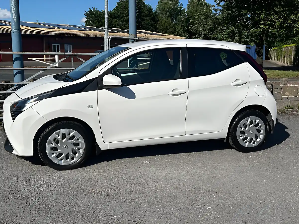Used 2019 Toyota Aygo X-Play White - Interior and Exterior details 8
