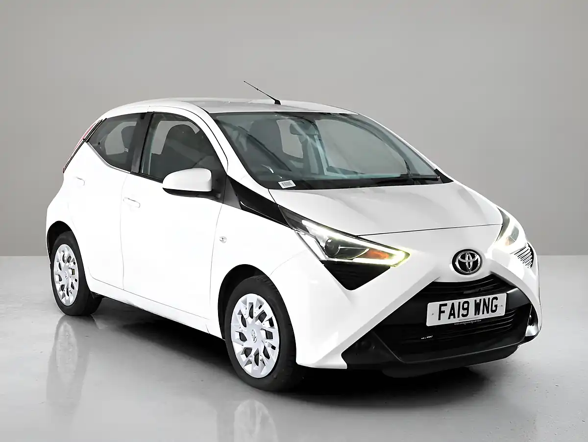 Used 2019 Toyota Aygo X-Play White - Front View