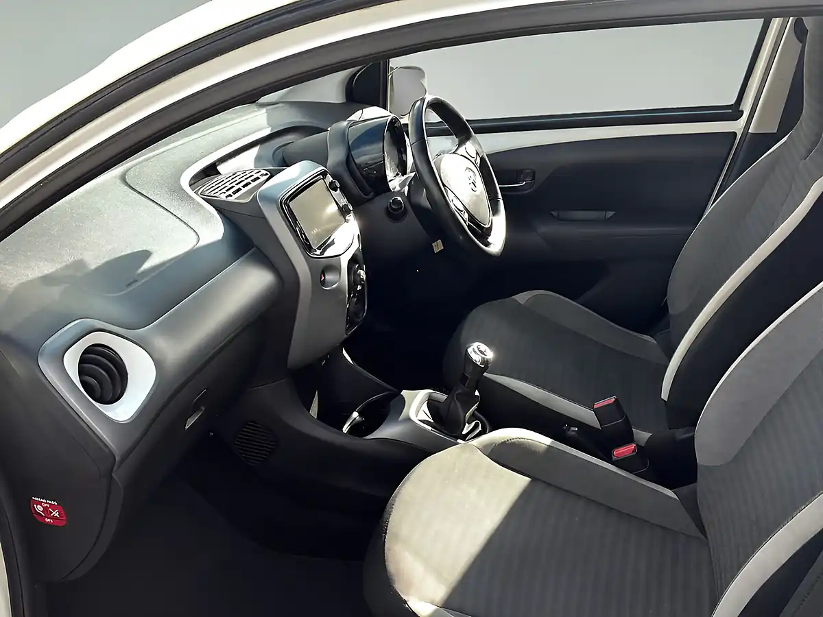 Used 2019 Toyota Aygo X-Play White - Interior and Exterior details 7
