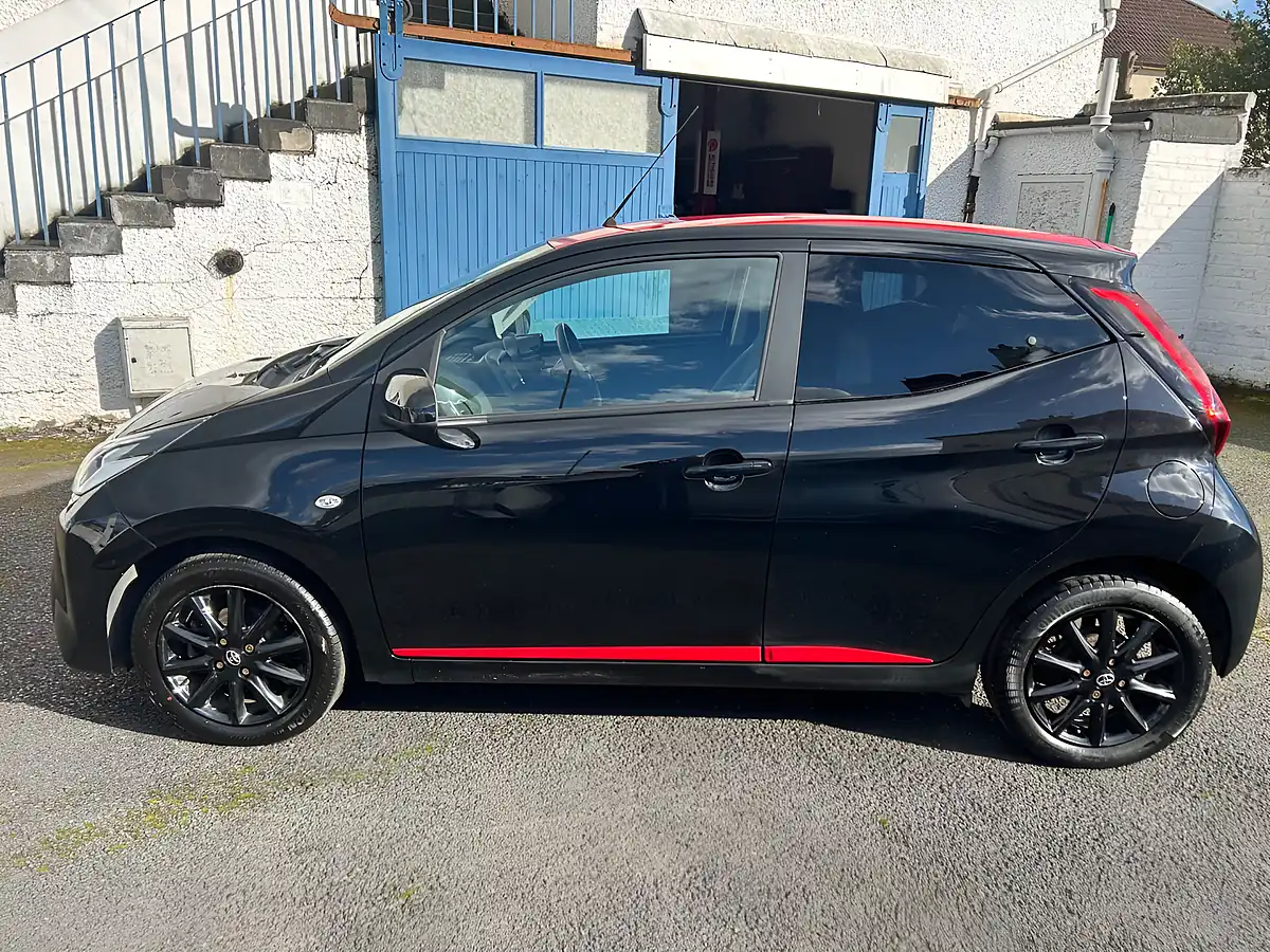 Used 2019 Toyota Aygo X-Press Black - Interior and Exterior details 12