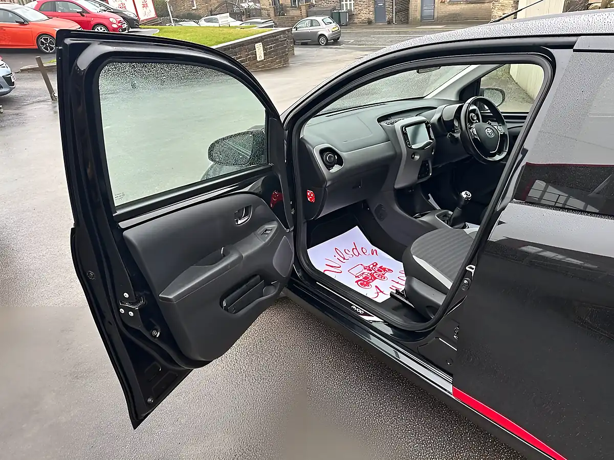 Used 2019 Toyota Aygo X-Trend Black - Interior and Exterior details 13