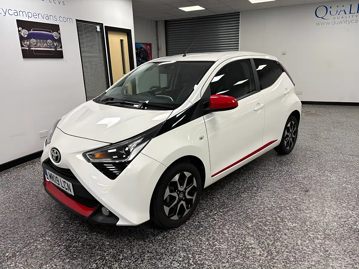 Used 2019 Toyota Aygo X-Trend White - Front View