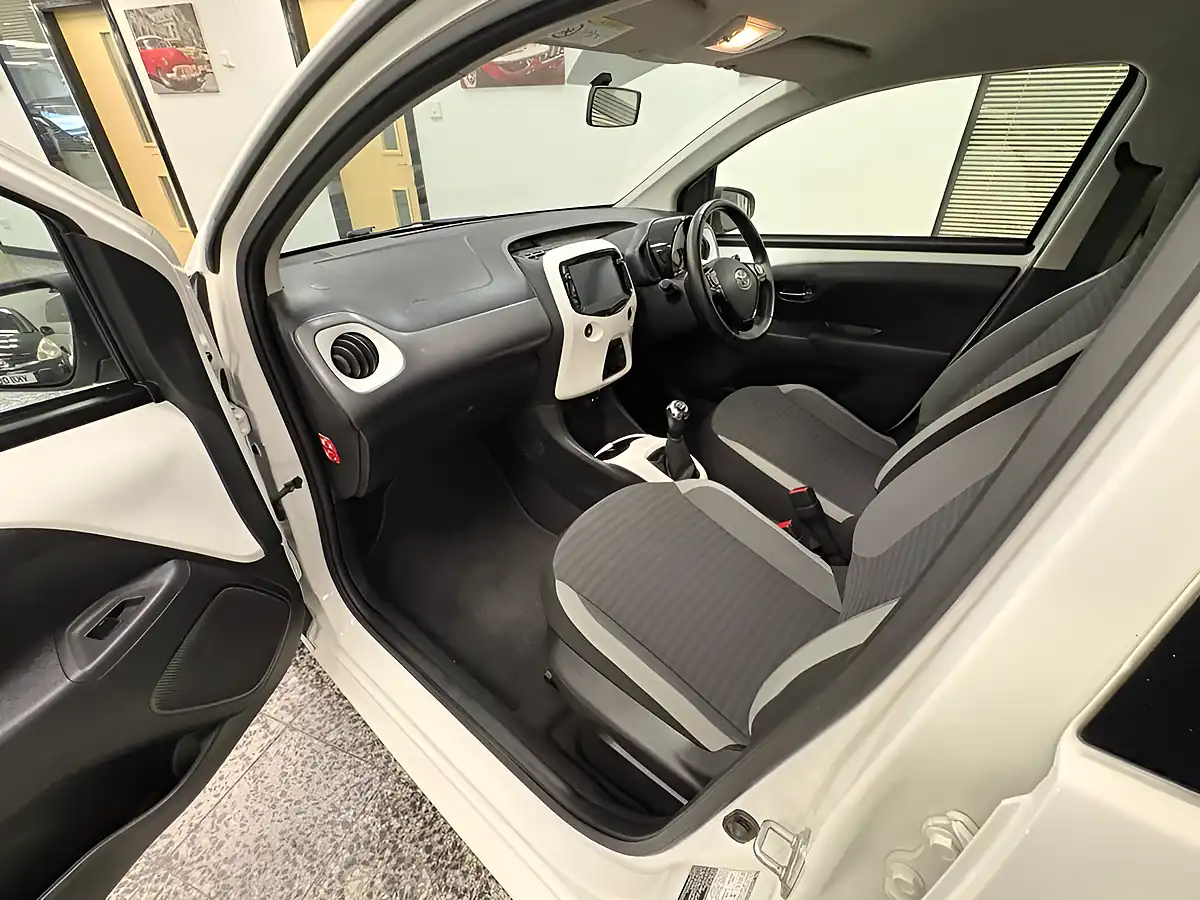 Used 2019 Toyota Aygo X-Trend White - Interior and Exterior details 17